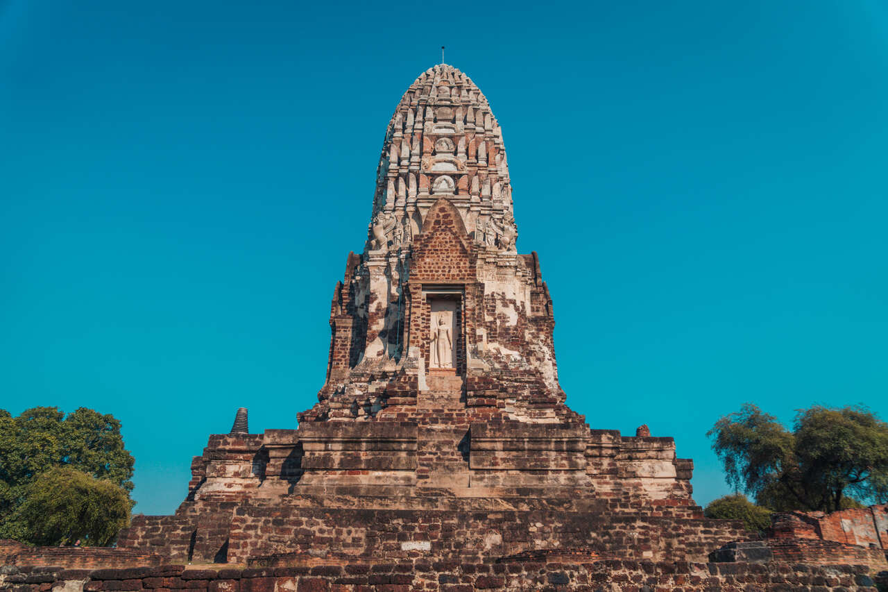 Begin your cultural exploration with Ayutthaya’s tranquil ambiance
